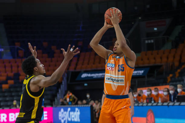 担着传递球 担着传递球